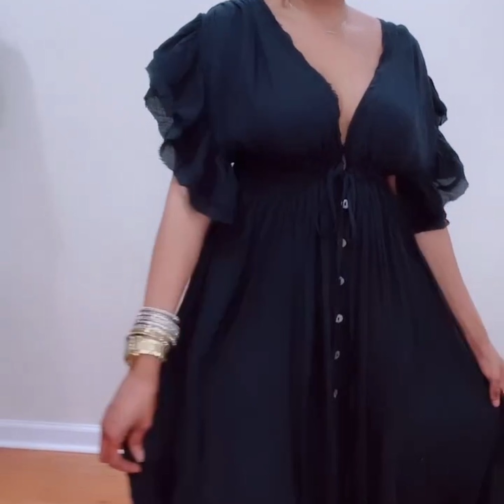 Oversized Black Flowy Maxi Dress - Picture 6 of 9